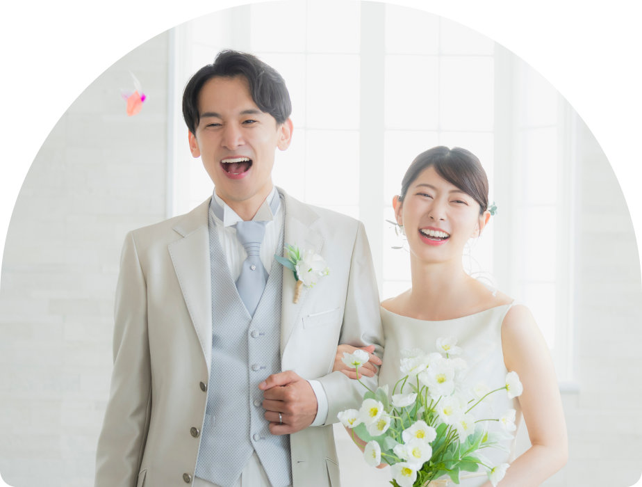 笑顔の新郎新婦